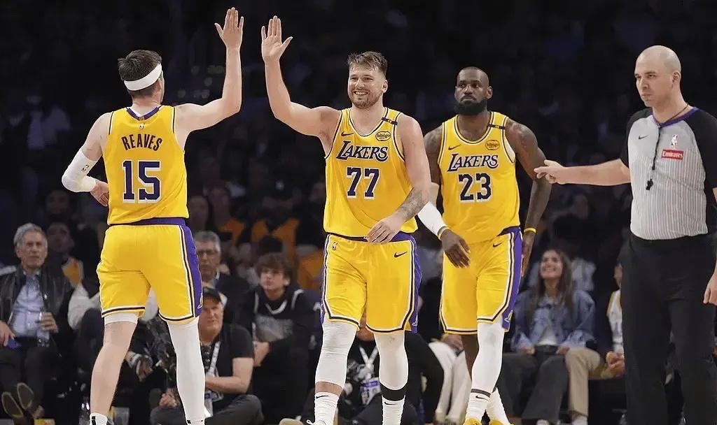 湖人再胜快船,战胜对手继续保持不败的简单介绍 湖人再胜快船,战胜对手继续保持不败的简单介绍