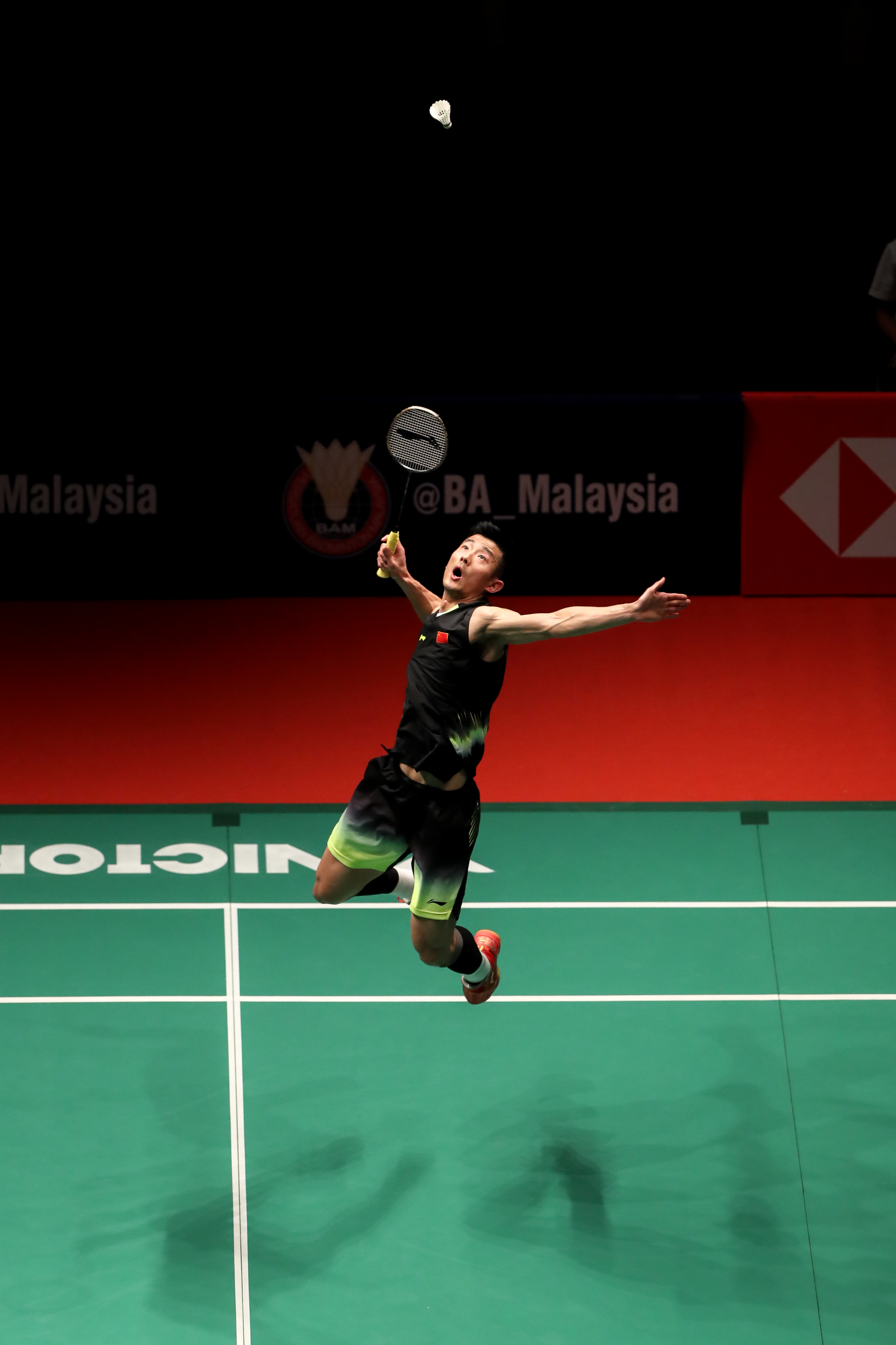 英格兰羽毛球队绝杀日本羽毛球队，谌龙三分雨点燃全场