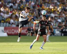 珀什茅联小胜,实力展现抢眼 珀什茅联小胜,实力展现抢眼