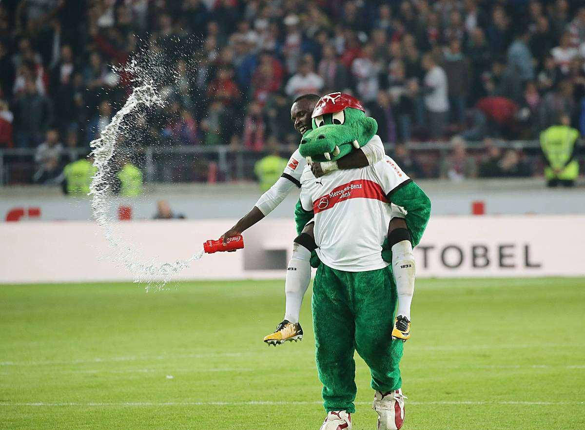 包含弗莱堡客场险胜,取得重要三分的词条 包含弗莱堡客场险胜,取得重要三分的词条