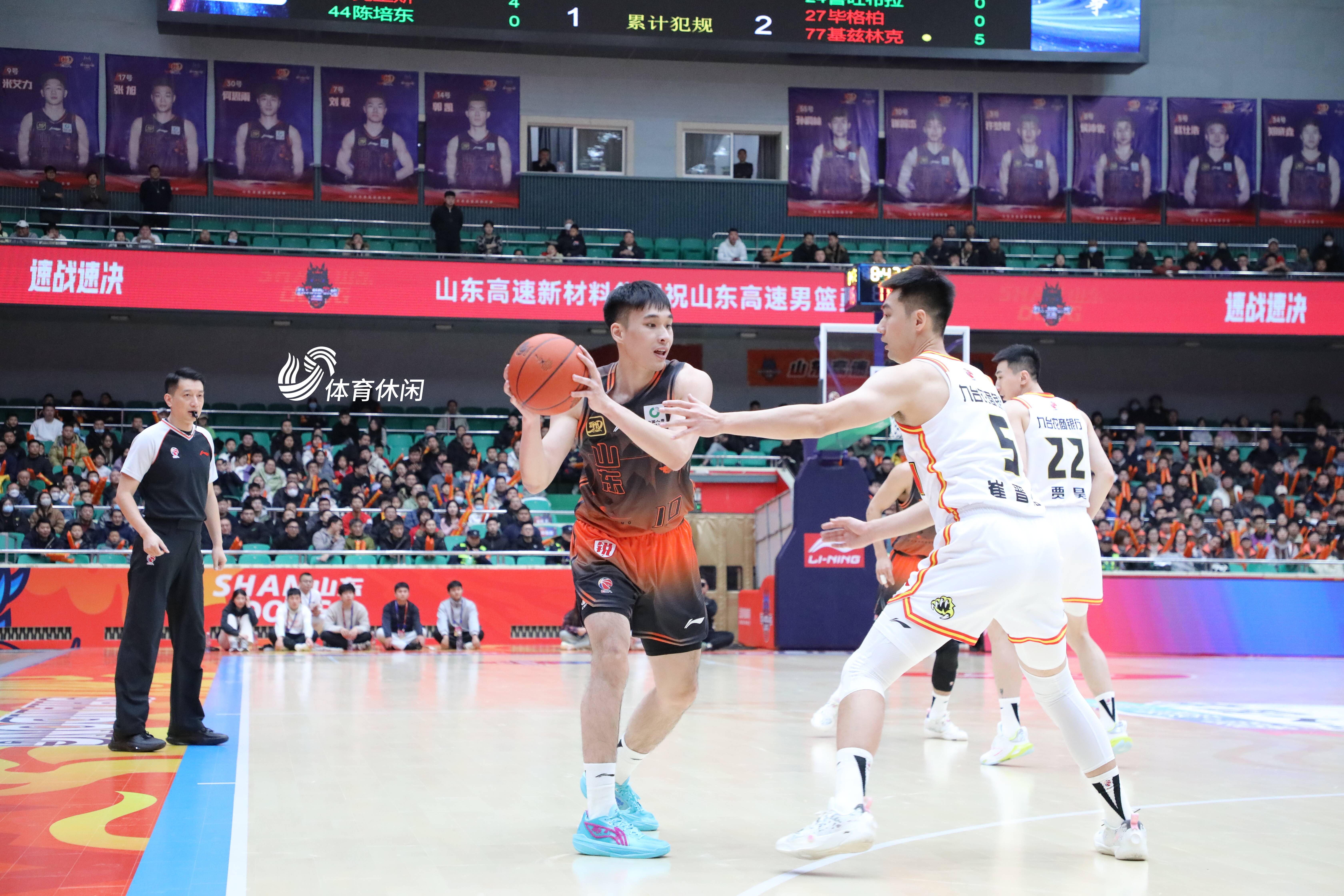 山东男篮实力强劲,迎战江苏队的简单介绍 山东男篮实力强劲,迎战江苏队的简单介绍