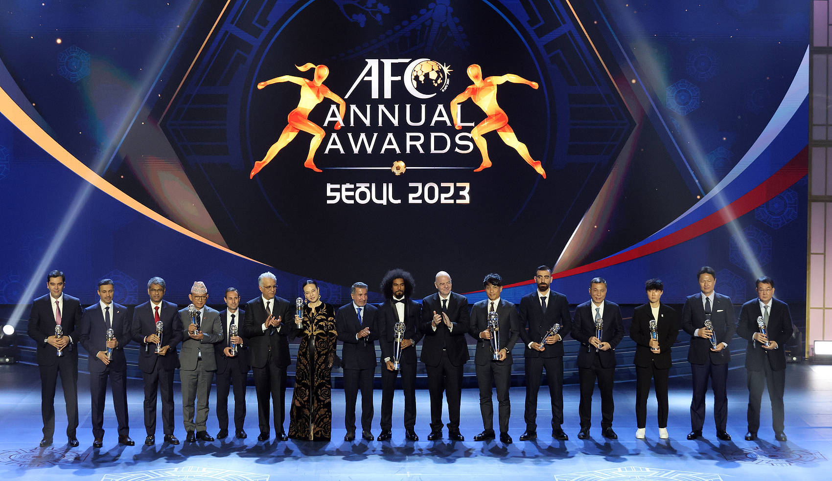 包含热门足球冠军争夺战吸引全球目光的词条